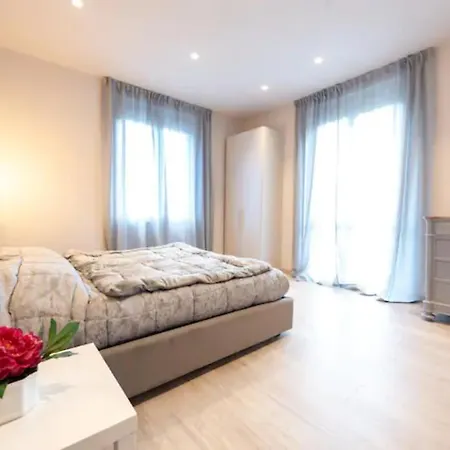 Elegante Giardino + Posteggio Privato *