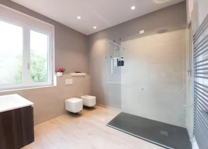 Elegante Giardino + Posteggio Privato