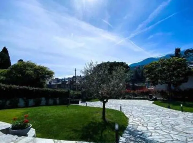 Elegante Giardino + Posteggio Privato *